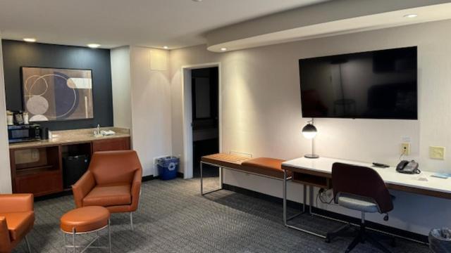 Hotel Courtyard By Marriott Kingston Zewnętrze zdjęcie