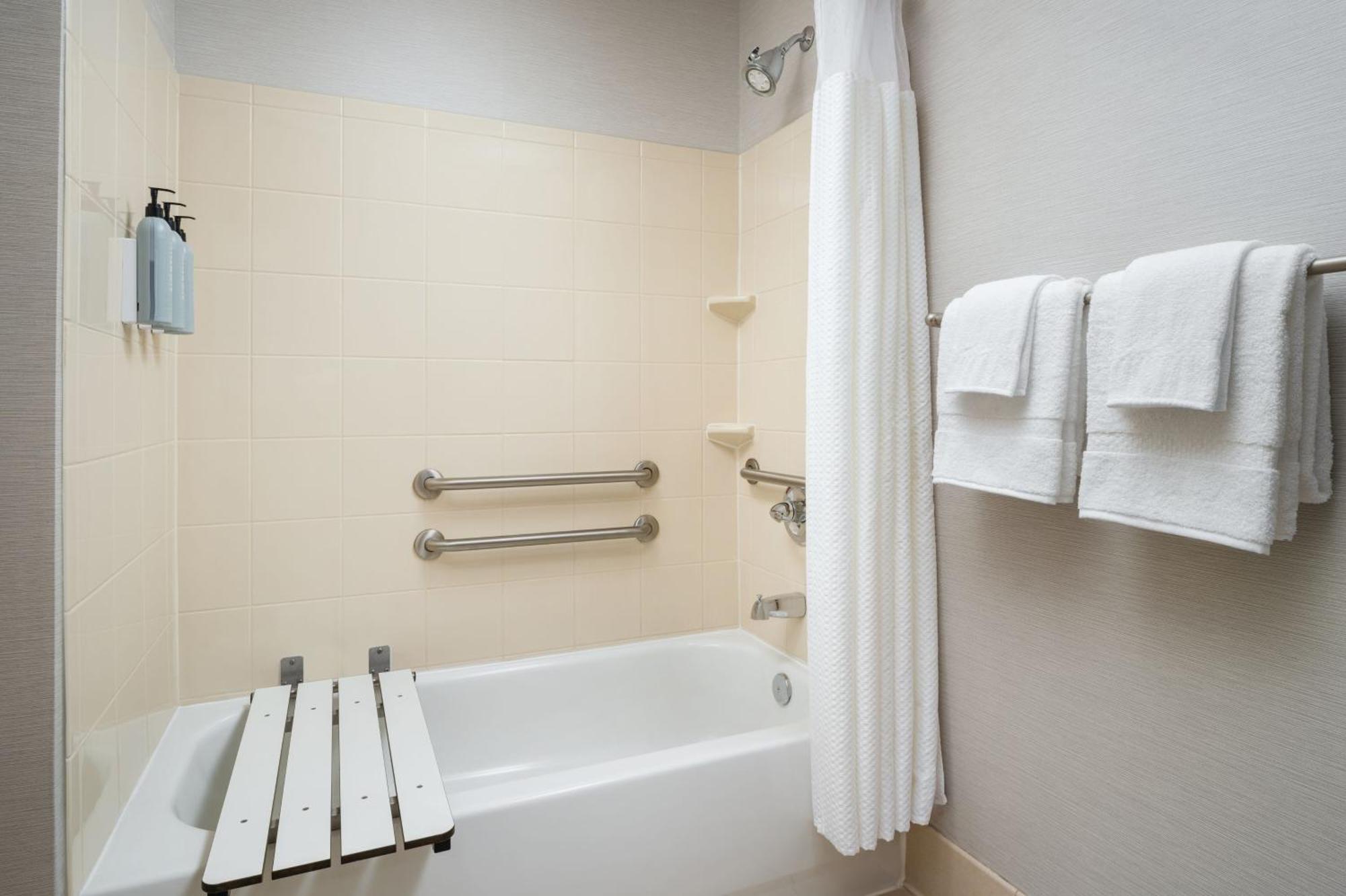 Hotel Courtyard By Marriott Kingston Zewnętrze zdjęcie