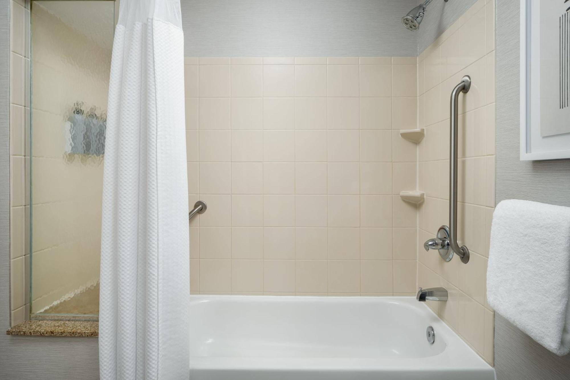 Hotel Courtyard By Marriott Kingston Zewnętrze zdjęcie